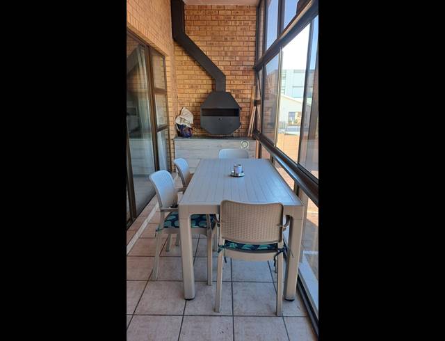 2 BEDROOM APARTMENT FOR SALE IN JEFFREYS BAY CENTRAL
